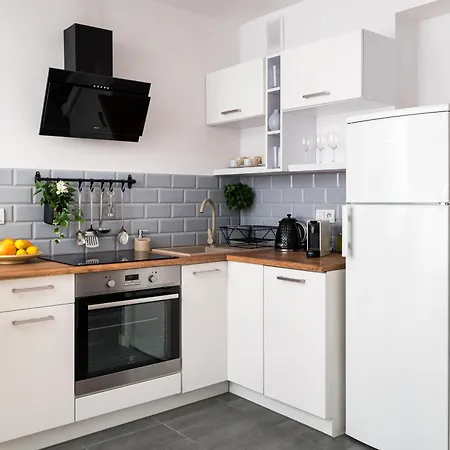 Charming 2x 1-br 950 M From Station, Bedroom & Separate Living Apartamento *