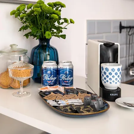 Apartamento Charming 2x 1-br 950 M From Station, Bedroom & Separate Living *