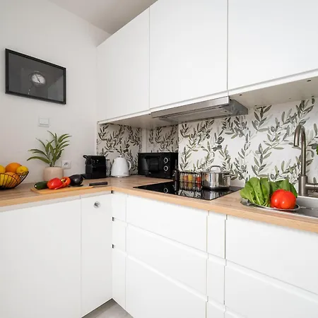 Charming Air-conditioned 950 M From Station, Bedroom & Separate Living Apartamento