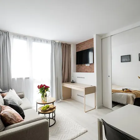 Charming Air-conditioned 950 M From Station, Bedroom & Separate Living Apartamento