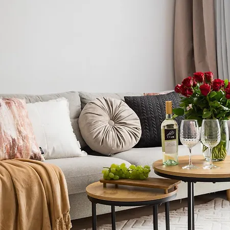 Apartamento Charming Air-conditioned 950 M From Station, Bedroom & Separate Living