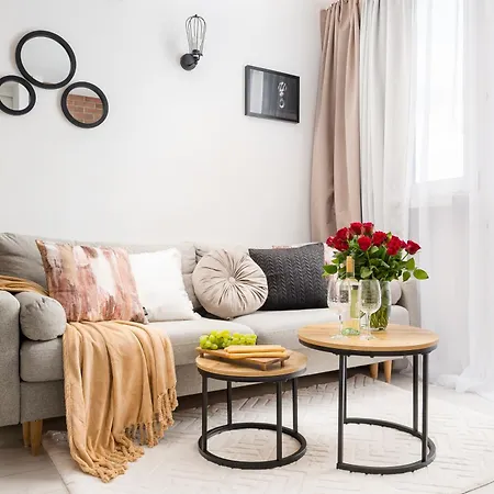 Charming 2x 1-br 950 M From Station, Bedroom & Separate Living Apartamento Varsóvia