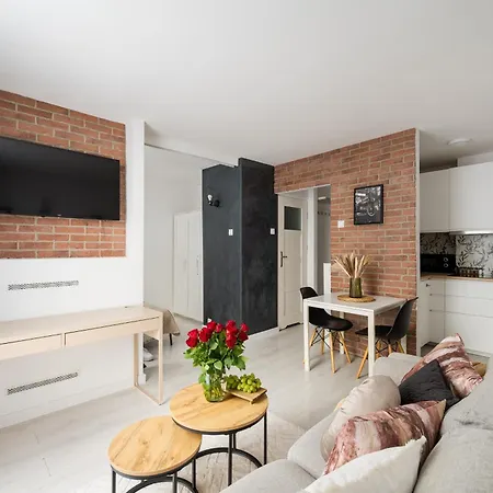 Charming 2x 1-br 950 M From Station, Bedroom & Separate Living *