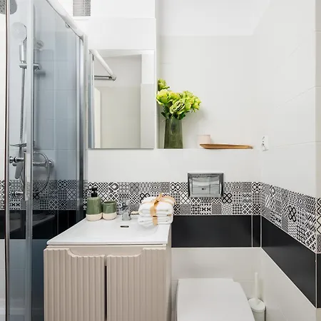 Apartamento Charming 2x 1-br 950 M From Station, Bedroom & Separate Living *