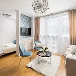 Charming 2x 1-br 950 M From Station, Bedroom & Separate Living Βαρσοβία