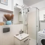 Διαμέρισμα Charming 2x 1-br 950 M From Station, Bedroom & Separate Living
