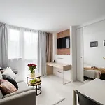 Διαμέρισμα Charming 2x 1-br 950 M From Station, Bedroom & Separate Living Βαρσοβία