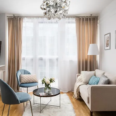 Appartement Charming 2x 1-br 950 M From Station, Bedroom & Separate Living Warschau